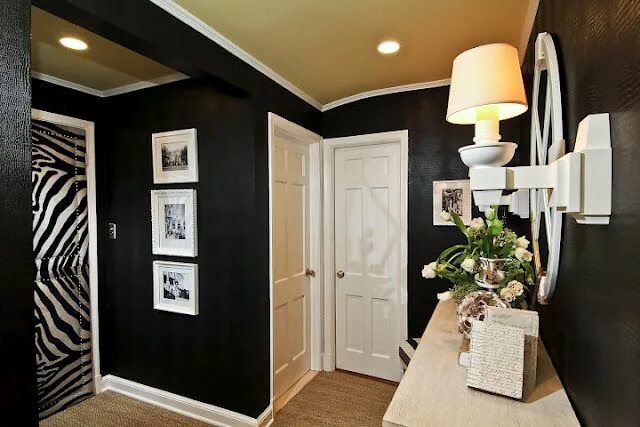 Акцентная стена в прихожей в интерьере DC Design House 2012: Snazzy Small Spaces House design, House rooms, Home interi