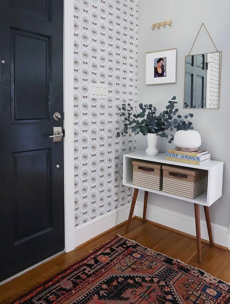 Акцентная стена в прихожей в интерьере I love the versatility of removable wallpaper, especially for the diversity in d