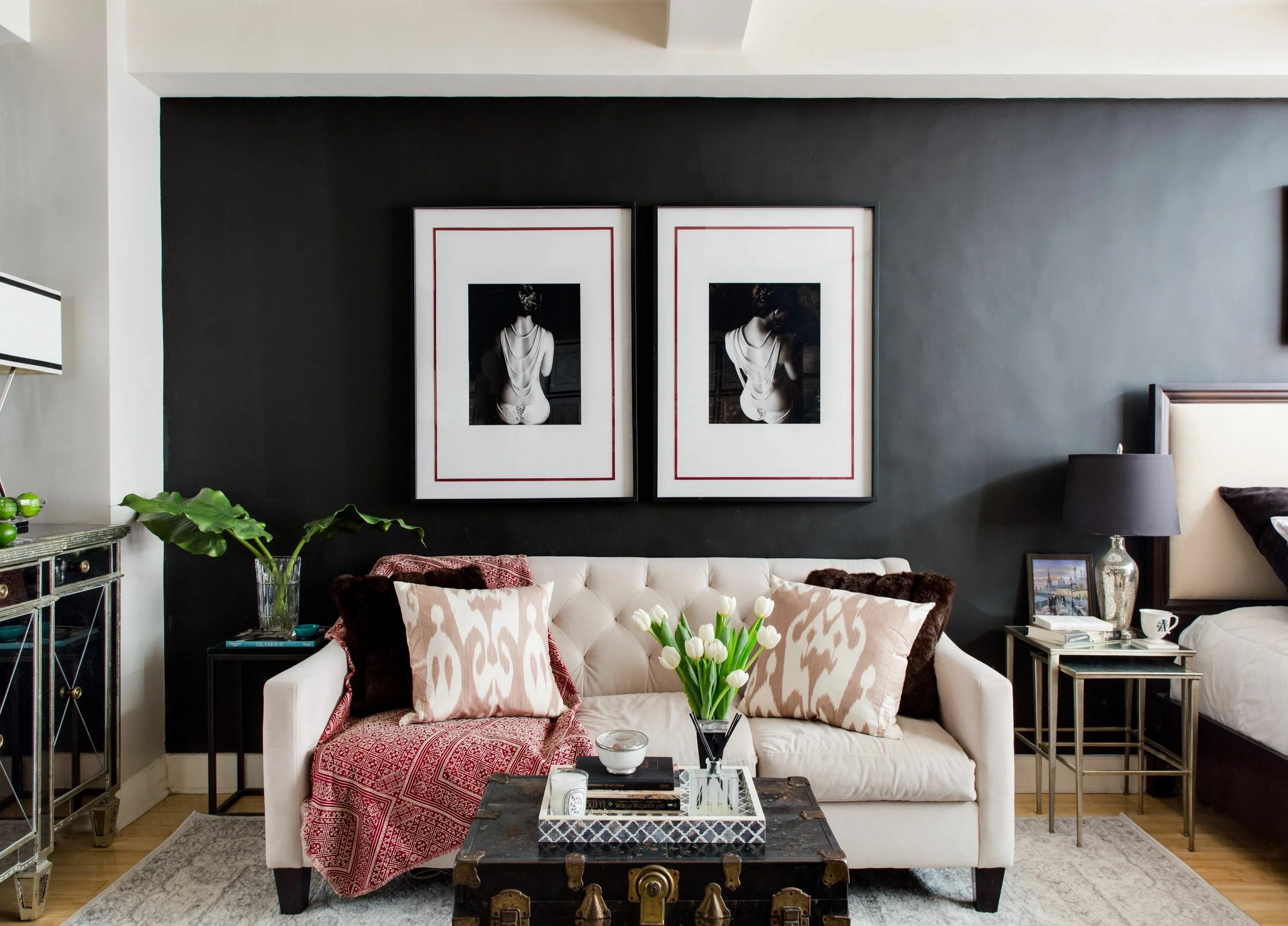 Акцентная стена в сером интерьере A 350-Square-Foot NYC Studio Feels Much Bigger Than It Is Luxury studio apartmen