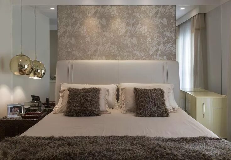 Акцентная стена в спальне изголовье кровати фото 95+ Quartos de Casal Pequenos e Simples Decorados Home decor, Home, Bed bath and