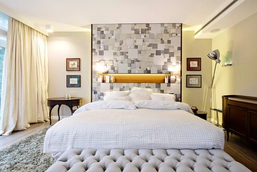 Акцентная стена в спальне изголовье кровати фото Tapicerowany panel ścienny - homeSquare