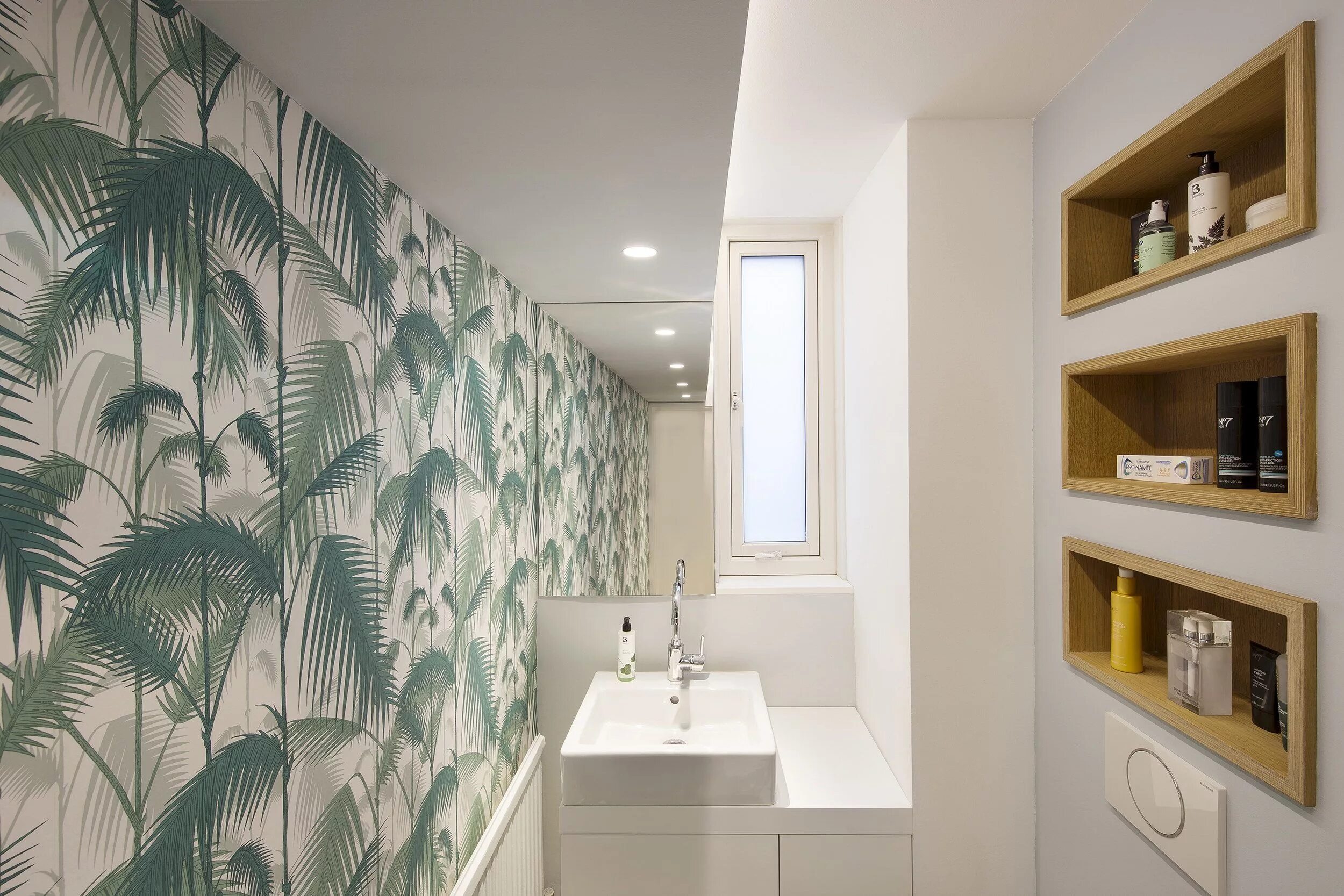Акцентная стена в ванной комнате фото London Flat Renovation Apartment Filippo Wowow Home Magazine