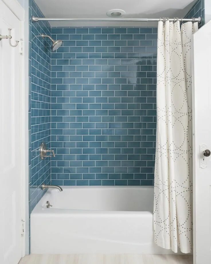 Акцентная стена в ванной комнате фото 5 Fresh Ways to Shake Up the Look of a Bathtub/Shower Combo Bathroom tub shower 