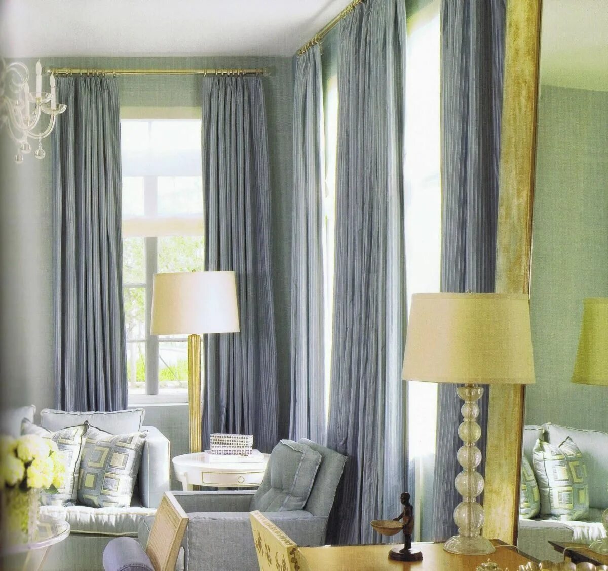 Акцентные шторы в сером интерьере What Are Analogous Colors And How Are They Used? Decor color schemes, Monochroma