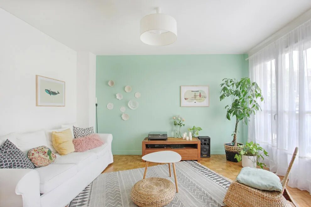 Акцентные стены в интерьере фото Un salon boho - Скандинавский - Гостиная - Париж - от эксперта MON OEIL DANS LA 