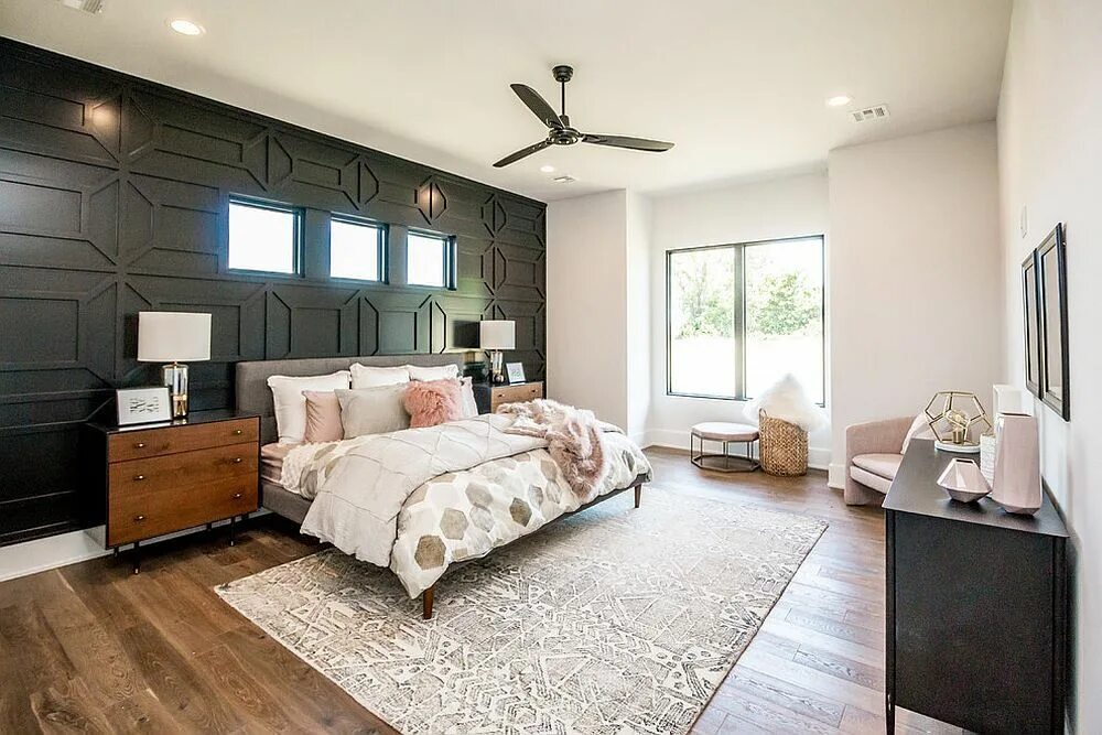 Акцентные стены в интерьере спальни Black accent wall brings both contrast and pattern to this bedroom - Decoist Bla