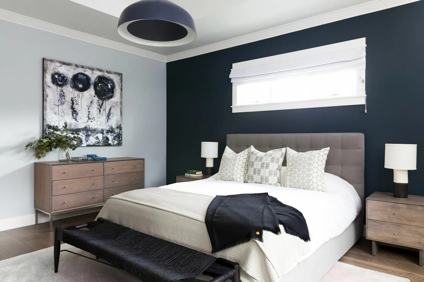 Акцентные стены в интерьере спальни Bedroom Photos Master bedroom accents, Navy bedroom walls, Blue accents bedroom