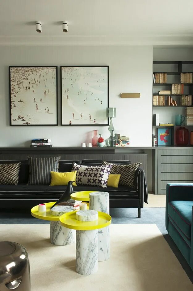 Акценты в интерьере квартиры I had to share yet another chic Paris apartment because I am honestly obsessed w