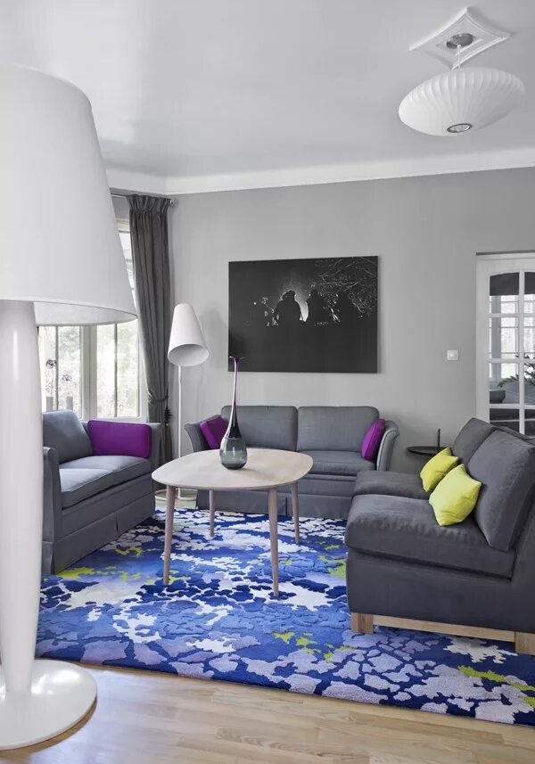 Акценты в сером интерьере residence-tallinn-dis-interiorarkitekter Living room grey, Living room decor, Li