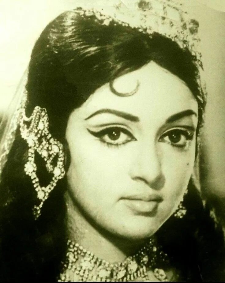 Актриса хема малини фото हेमा मालिनी Bollywood actress hot photos, Beautiful indian actress, Bollywood ac