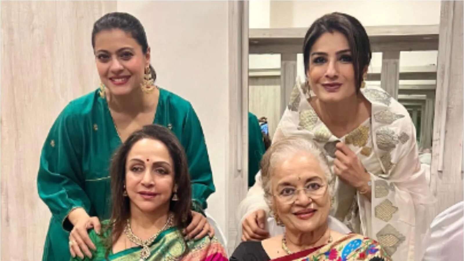 Актриса хема малини фото Kajol, Hema Malini, Raveena Tandon Pay Tribute To Lata Mangeshkar on Her First D