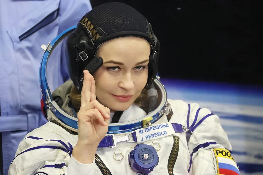 Актриса летавшая в космос фото Как "киноэкипаж" провожали в космос - Газета.Ru