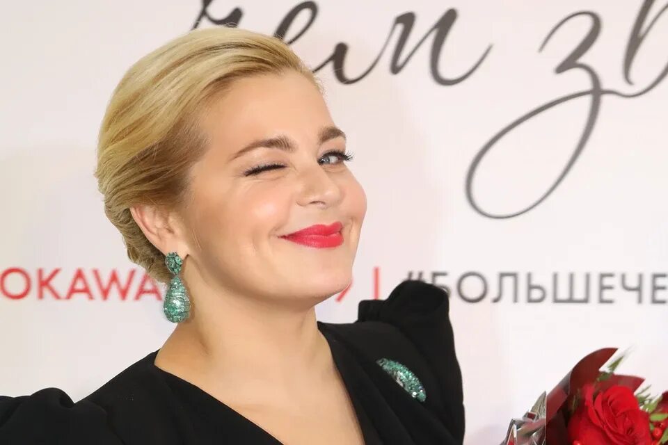 Актриса пегова фото Это бомба": Пегова в обтягивающем мини-платье произвела фурор - KP.RU