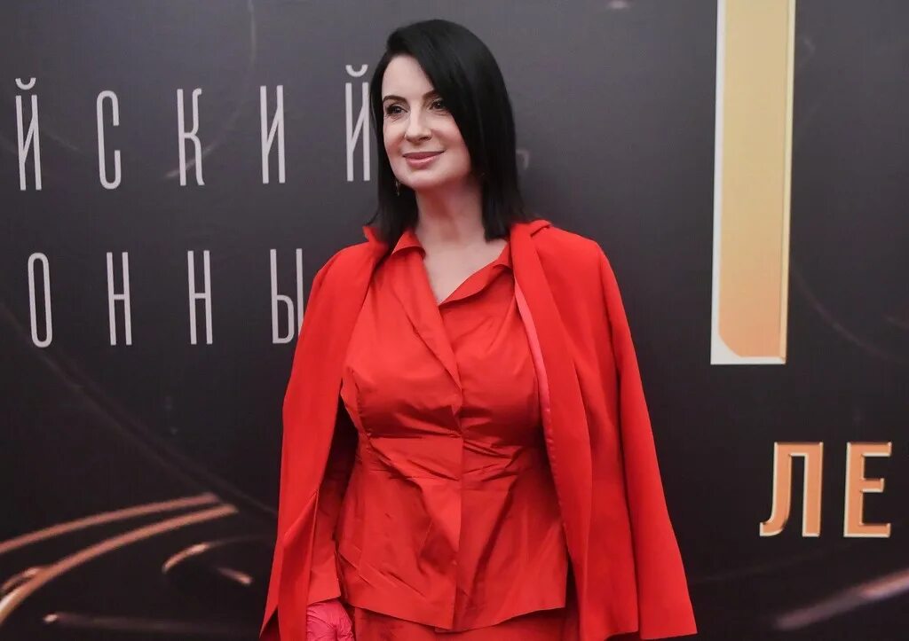 Актриса стриженова фото Стриженова после перелома снова вернулась в эфир - NEWS.ru - 20.04.21