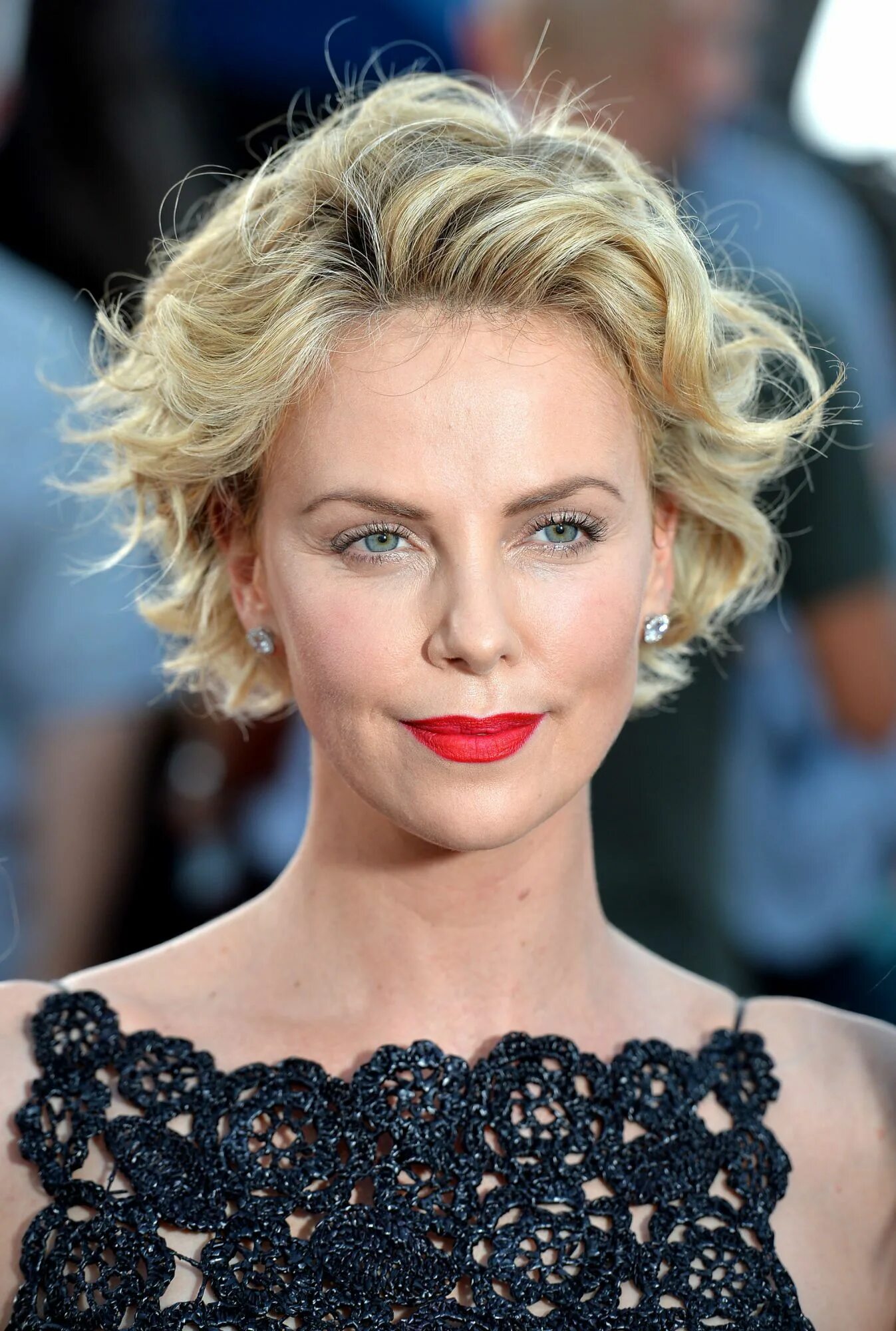 Актрисы фото прически The 50 Most Memorable Red Carpet Beauty Moments From 2014 Capelli grigi bianchi,