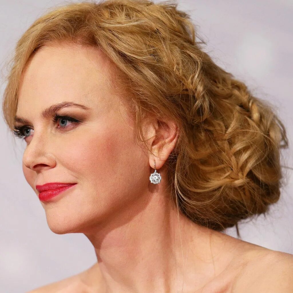 Актрисы фото прически Downloading See Nicole Kidman's AweInspiring Cannes Hairstyles From for Free at 