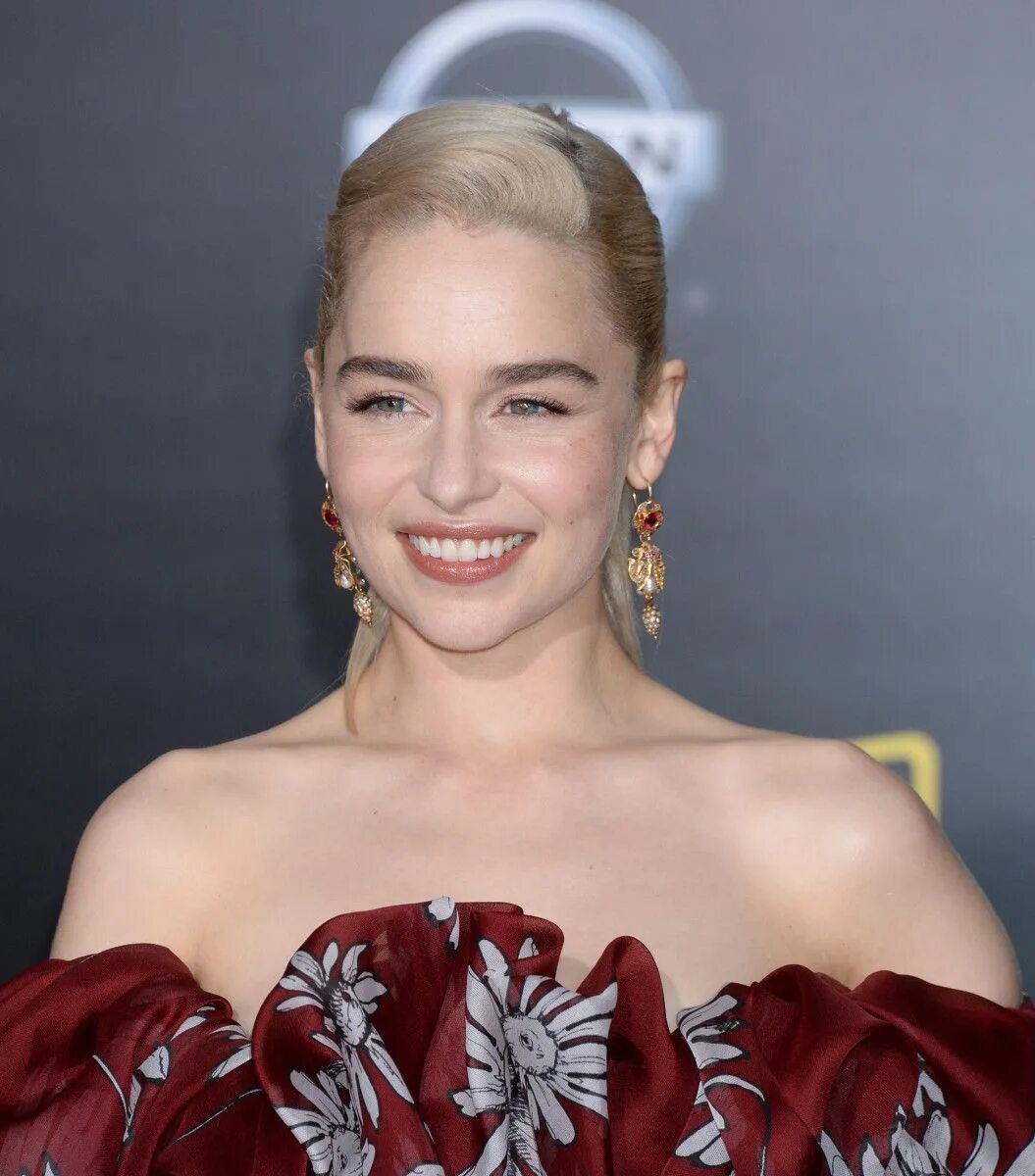 Актрисы игры престолов список с фото Emilia Clarke at the 2018 premiere of 'Solo: A Star Wars Story.' Emilia clarke h