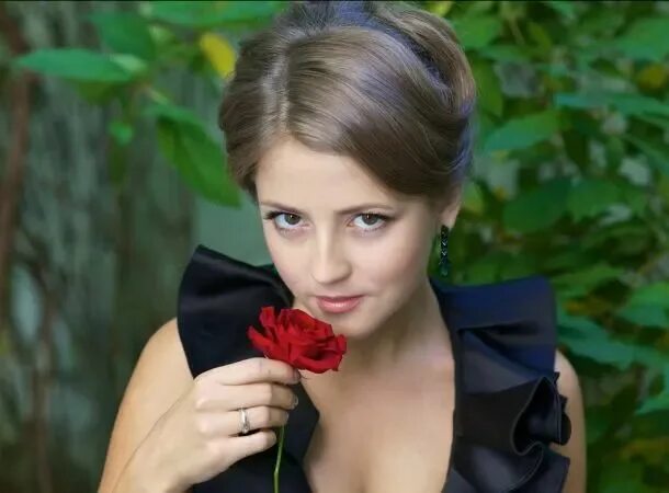 Актрисы российского кино сериалов фото Анна Михайловская со слезами рассказала о смерти близкого человека в 2023 г Слез