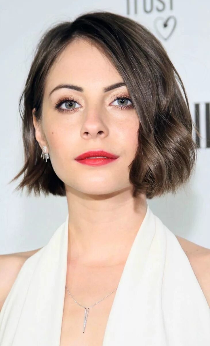 Актрисы с прической каре The art of choosing your perfect Brunette Wavy bob hairstyles, Short bob hairsty