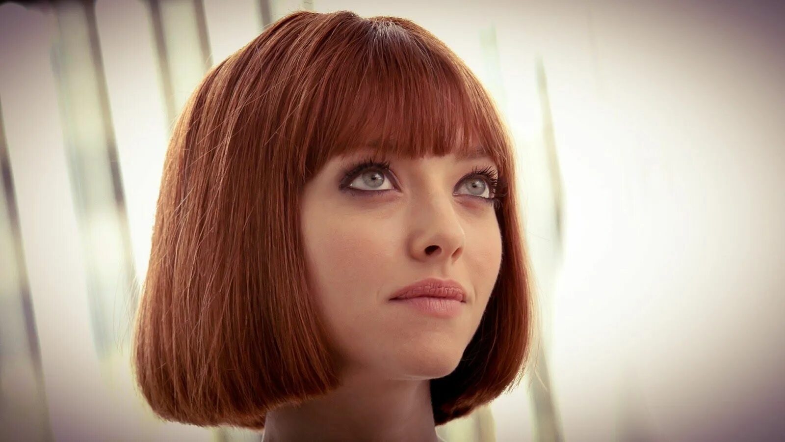 Актрисы с прической каре Amanda Seyfried Short Red Hair Images & Pictures Short thin hair, Short hair wit
