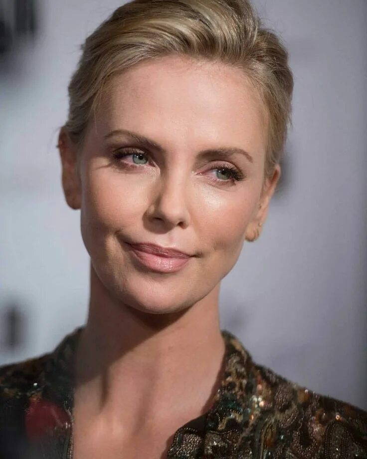 Актрисы список с фото современные #CharlizeTheron #Tully #hair @enzoangileri #makeup @kateleemakeup #stylist @lesl