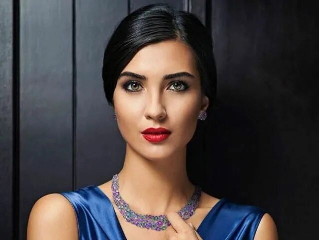 Актрисы турецких сериалов женщины фото и имена Tuba Büyüküstün - Tuba Büyüküstün Arte
