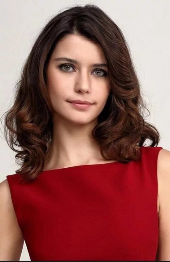 Актрисы турецких сериалов женщины фото и имена Pin su Turkish Stars Capelli