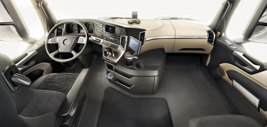 Актрос мерседес кабина фото Презентация четвёртого поколения Mercedes-Benz ACTOS