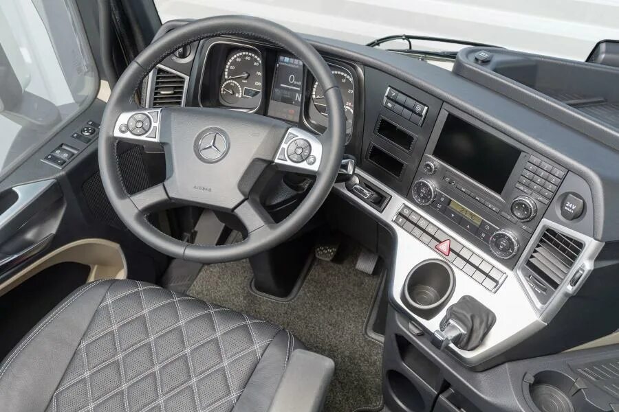 Актрос мерседес кабина фото Панель приборов Mercedes-Benz Actros 1863 LS в кузове Br.963 2014 года выпуска. 