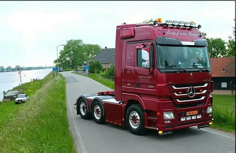 Актрос мп3 тюнинг фото Mercedes Benz Actros Mp3 V8 2551 Megaspace Mercedes truck, Mercedes benz trucks,