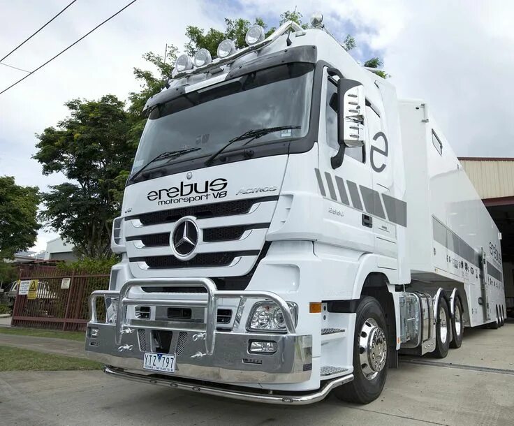 Актрос мп3 тюнинг фото Erebus V8 Supercar transporter Super cars, Mercedes benz trucks, Mercedes brabus