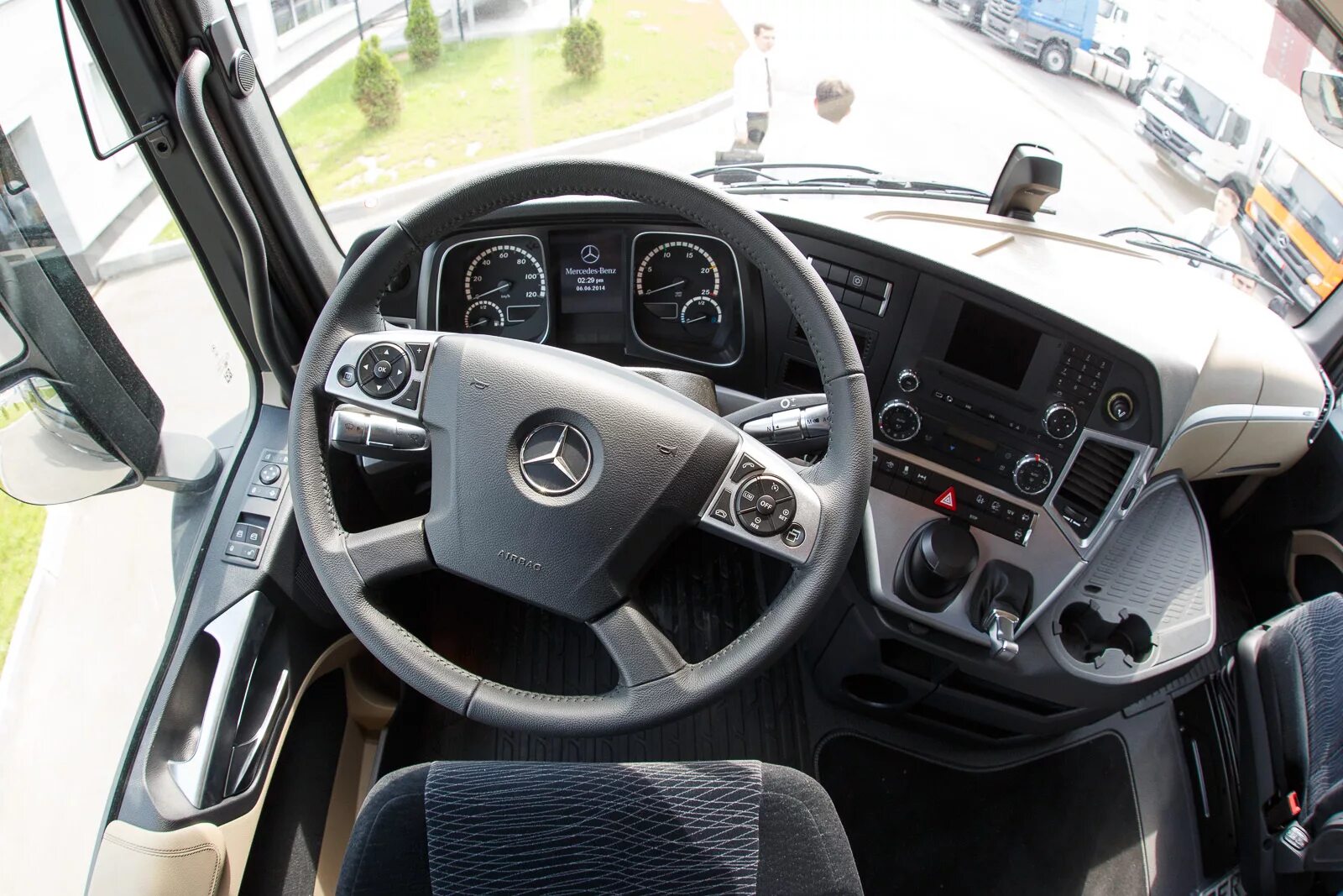 Актрос салон фото Монструозный Actros за 110 тысяч евро