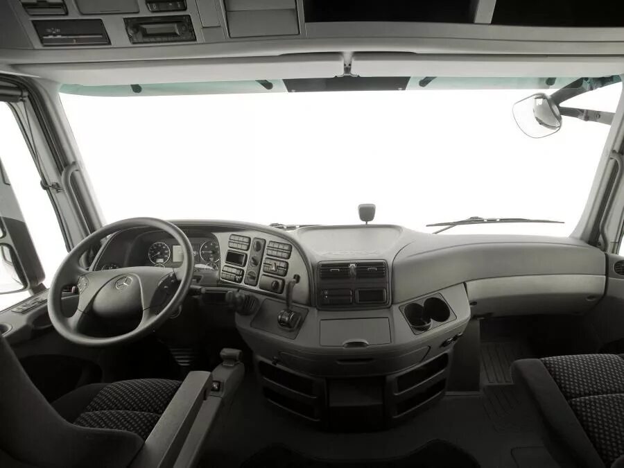 Актрос салон фото Mercedes-Benz Actros 2646 2011 года выпуска для рынка Бразилии. Фото 3. VERcity