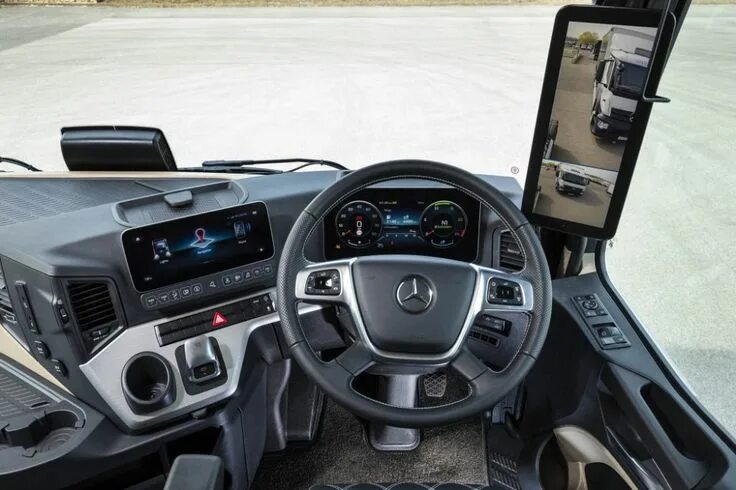 Актрос салон фото New Actros with MirrorCam revealed at UK launch event - Commercial Vehicle Deale