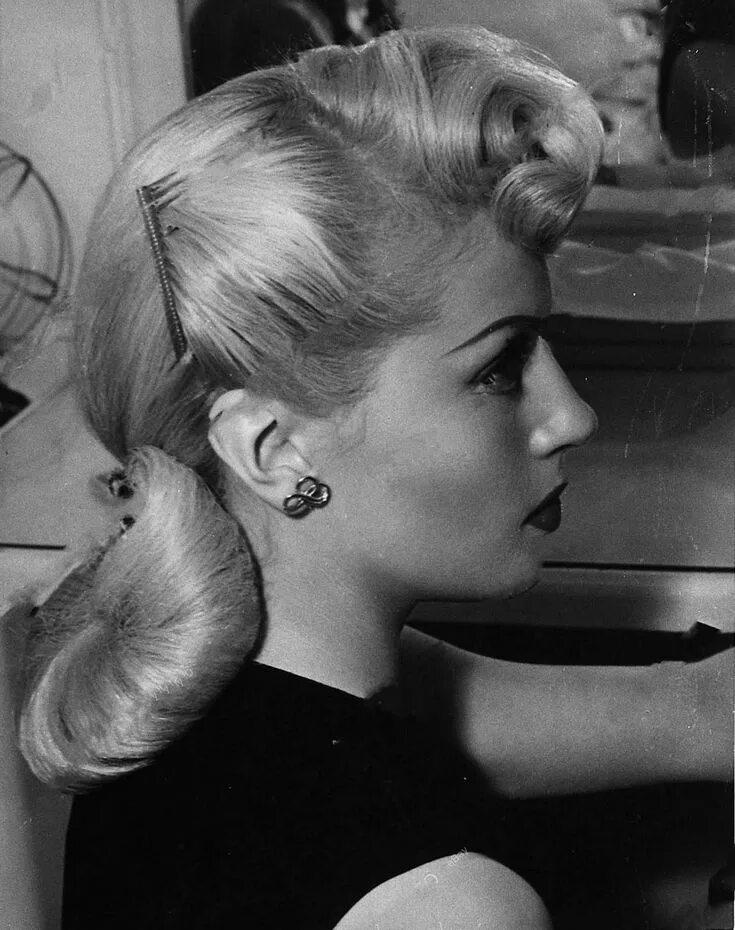 Актуальность темы прически 40 годов 20 века ♡ Old Hollywood ♡ 1940s hairstyles, Vintage hairstyles, Retro hairstyles
