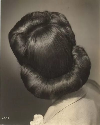 Актуальность темы прически 40 годов 20 века Perfect victory rolls - back view 1940s hairstyles, 40s hairstyles, Hair rat