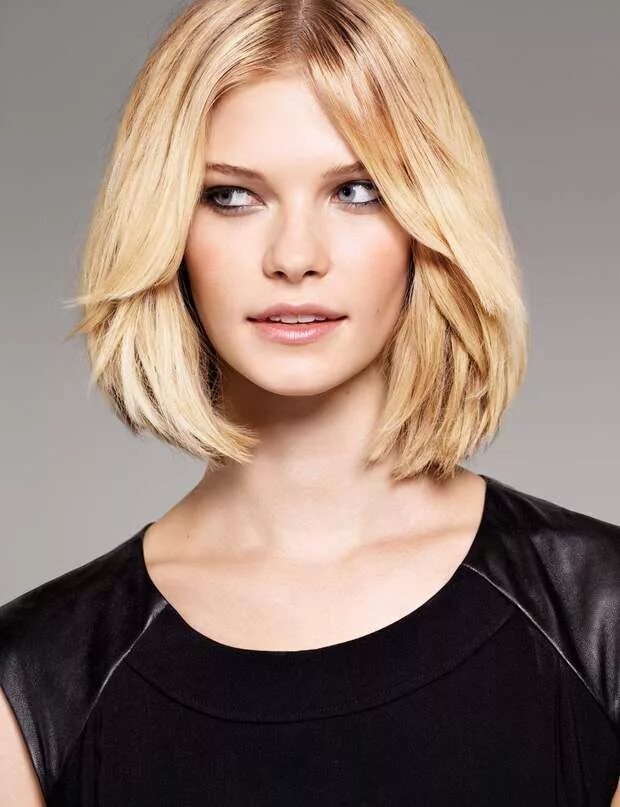 Актуальные стрижки волосы до плеч фото Coiffure : l’indémodable carré Straight blonde hair, Medium blonde hair, Short h
