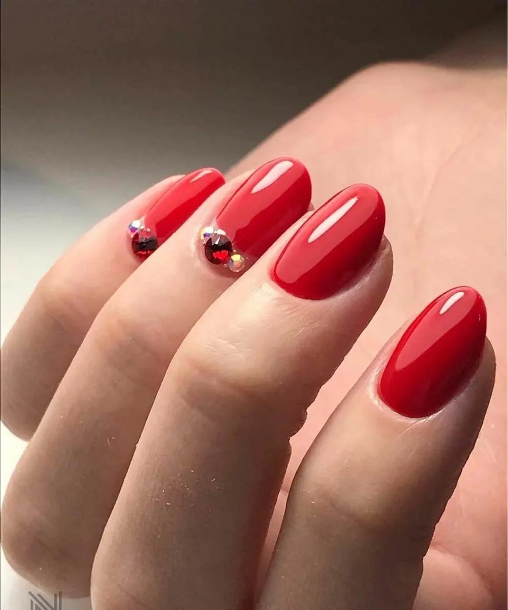 Актуальный красный маникюр HugeDomains.com Arte de uñas de gel, Uñas tendencia, Diseños de uñas acrilicas