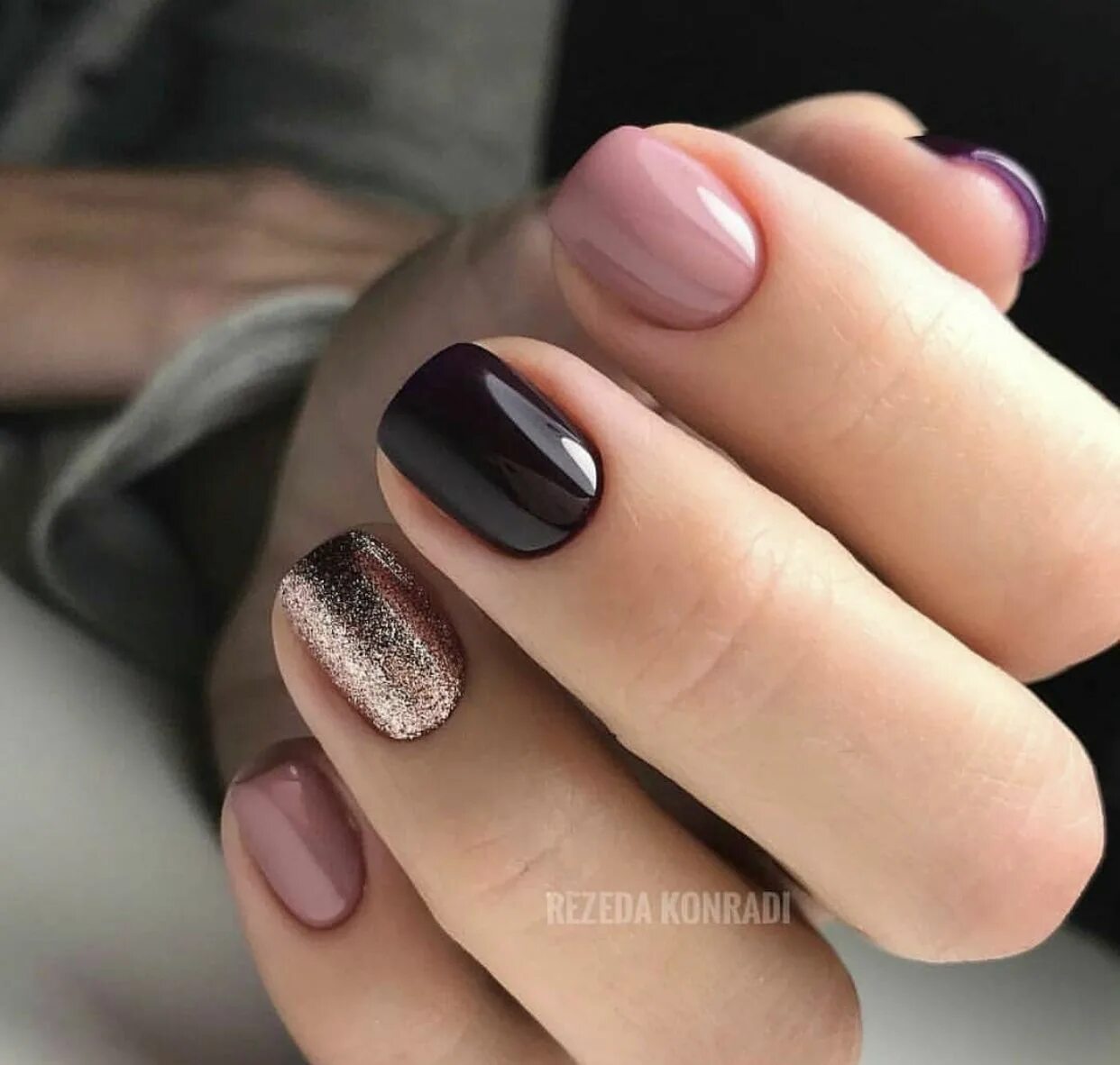 Актуальный маникюр на короткие Pin de Аня Афанасьева en Маникюр Esmalte de uñas blancas, Manicura de uñas, Uñas