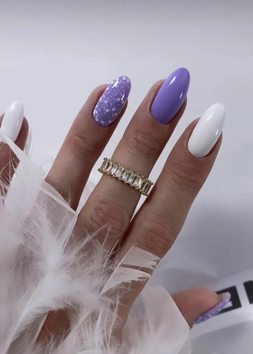 Актуальный маникюр на сегодняшний день 2024 фото Фиолетовый маник Beige nails, Violet nails, Manicure