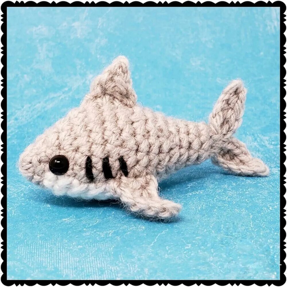 Акула вязаная крючком схема и описание Sam the Shark Amigurumi Crochet pattern by Rachel Baumann LoveCrafts