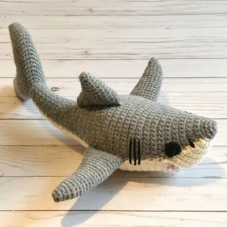 Акула вязаная крючком схема и описание Crochet Patterns Free - vanessaharding.com (With images) Crocheted shark pattern
