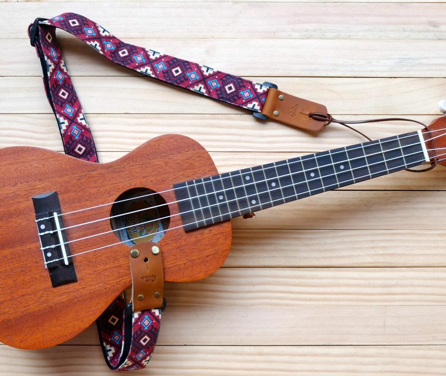 Акулель инструмент музыкальный фото Red Retro Ukulele Strap 3 in 1 Ukulele straps, Ukulele, Acoustic guitar strap