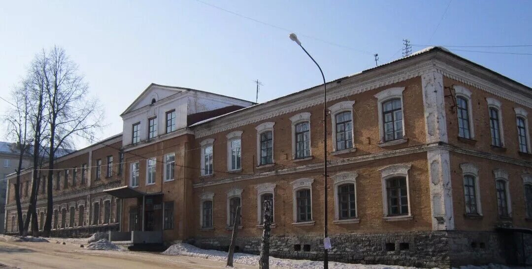 Алапаевск павлова 33 фото мастеркласса татьяна николаевна Здание ремесленного училища, Свердловская область, г. Алапаевск, ул. Павлова, д.