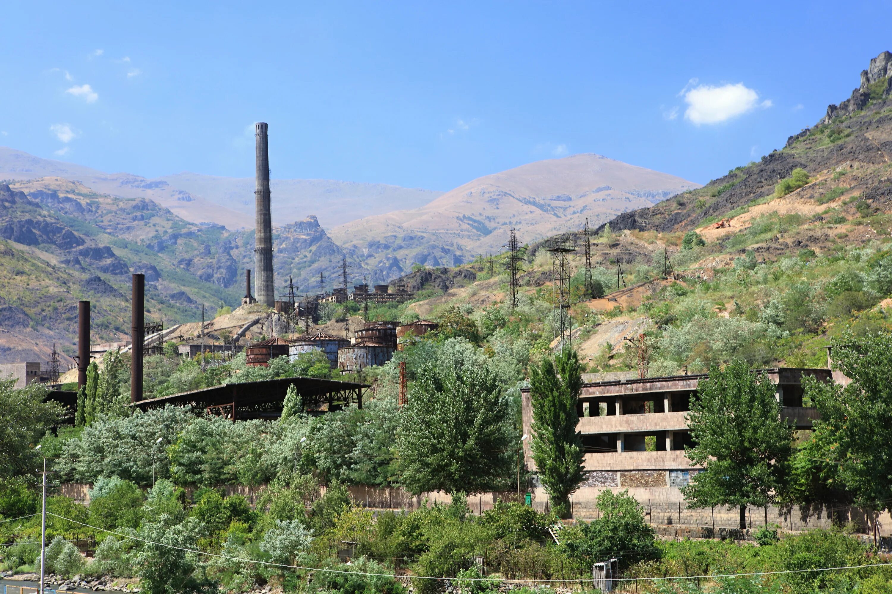 Алаверди 2 1 й микрорайон фото File:Průmysl v Alaverdi - panoramio.jpg - Wikimedia Commons