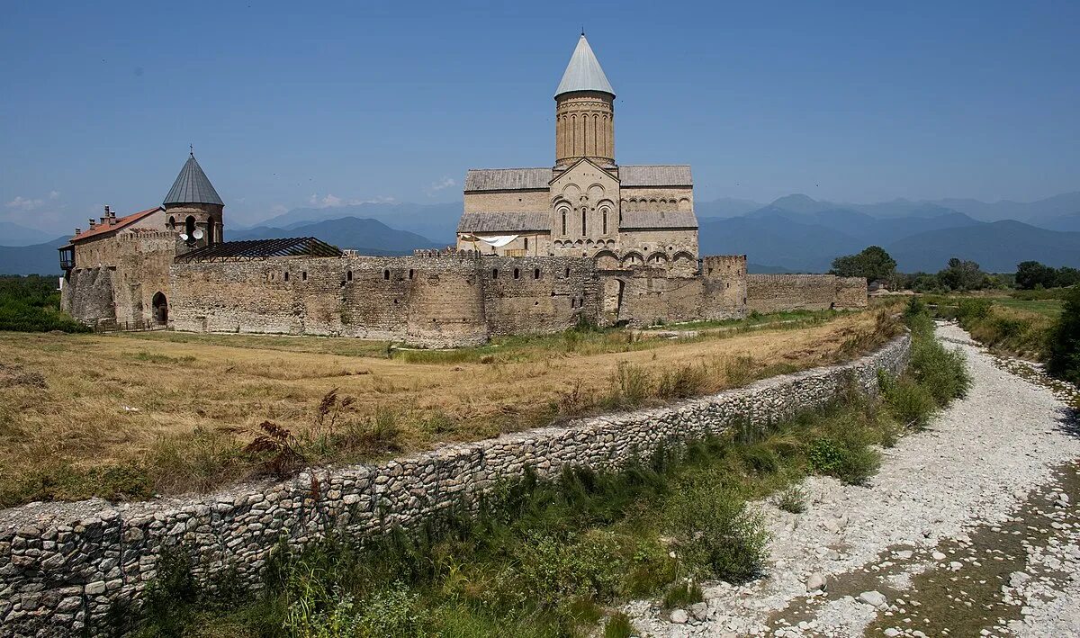 Алаверди 2 1 й микрорайон фото File:Alaverdi Monastery in Kakheti, Georgia.jpg - Wikimedia Commons