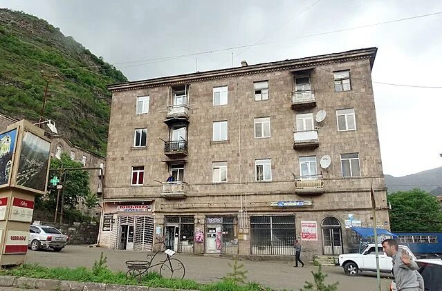 Алаверды ул ленина 14 фото File:Alaverdi building.jpg - Wikimedia Commons