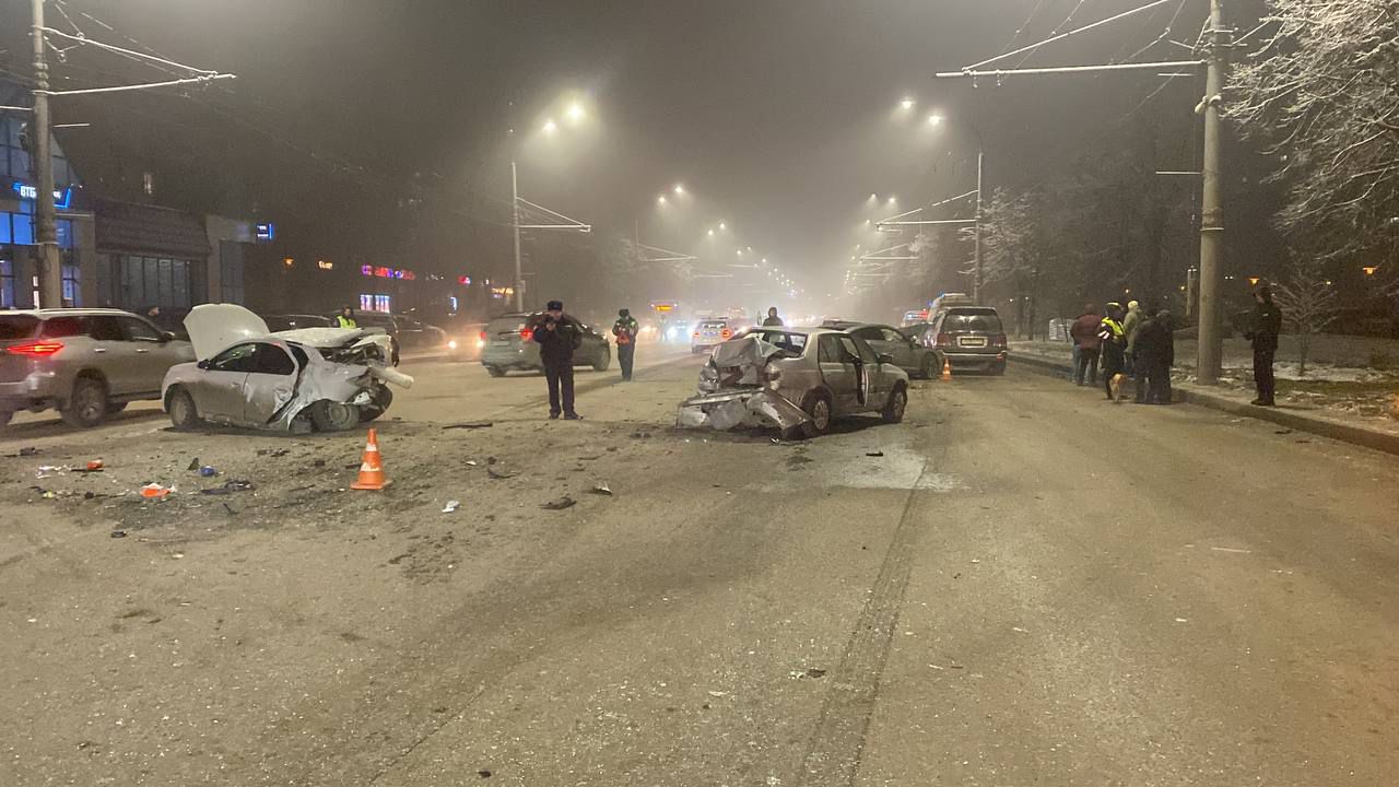 Алавеста групп ул кирова 5 новокузнецк фото В центре Новокузнецка в массовом ДТП уничтожено несколько иномарок (ФОТО, ВИДЕО)