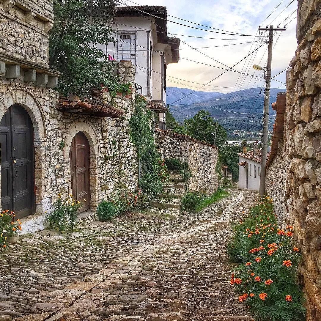 Албания фото деревень Balkan Dünyası on Instagram: "#berat #mangalem #arnavutluk #albania #sqiperia #t