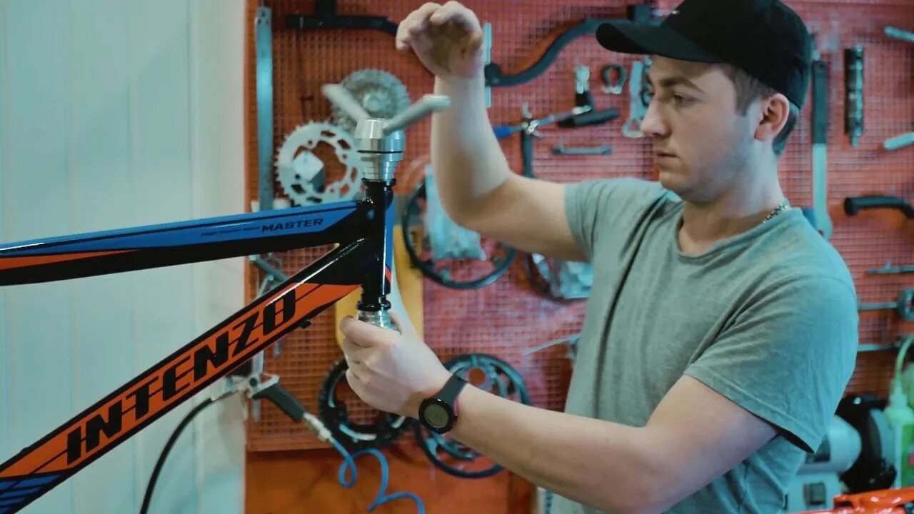 Алекс байк ул калинина 55 фото Сборка велосипеда Мелитополь Bike assembly - YouTube